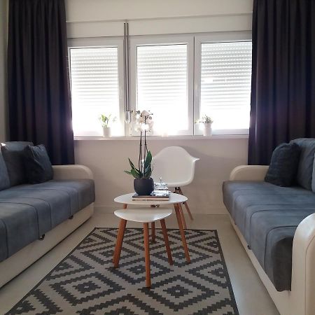 Holiday Home Duka'S บาร์ ภายนอก รูปภาพ